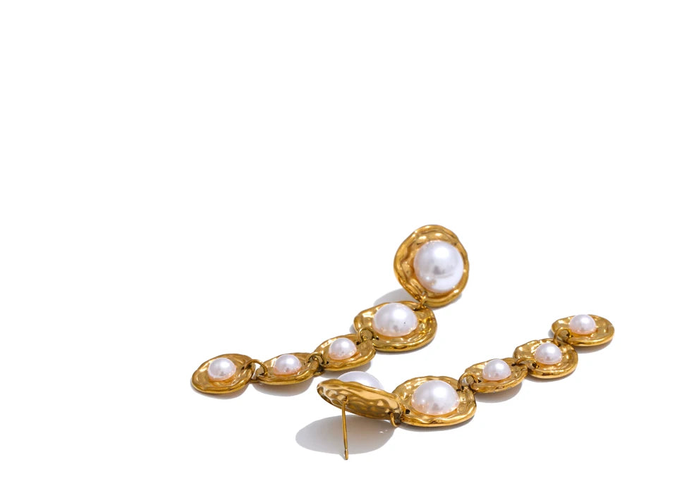 Pearl geometric earrings in gold-plated stainless steel with pearl.