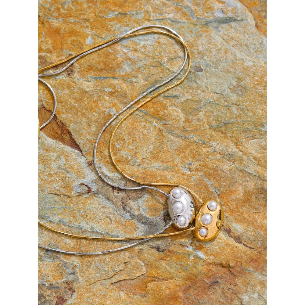 Pearl geometric necklace in gold-plated stainless steel with pearl.