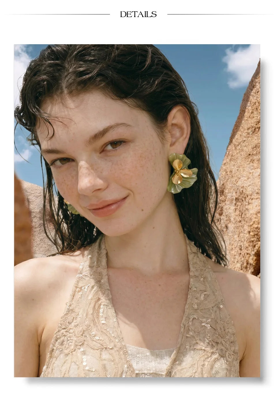 Green resin flower earrings in gold-plated stainless steel with resin.