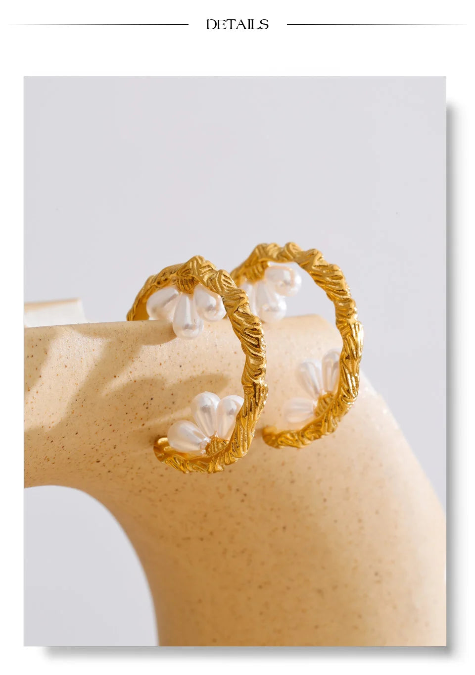 Pearl geometric earrings in gold-plated stainless steel with pearl.