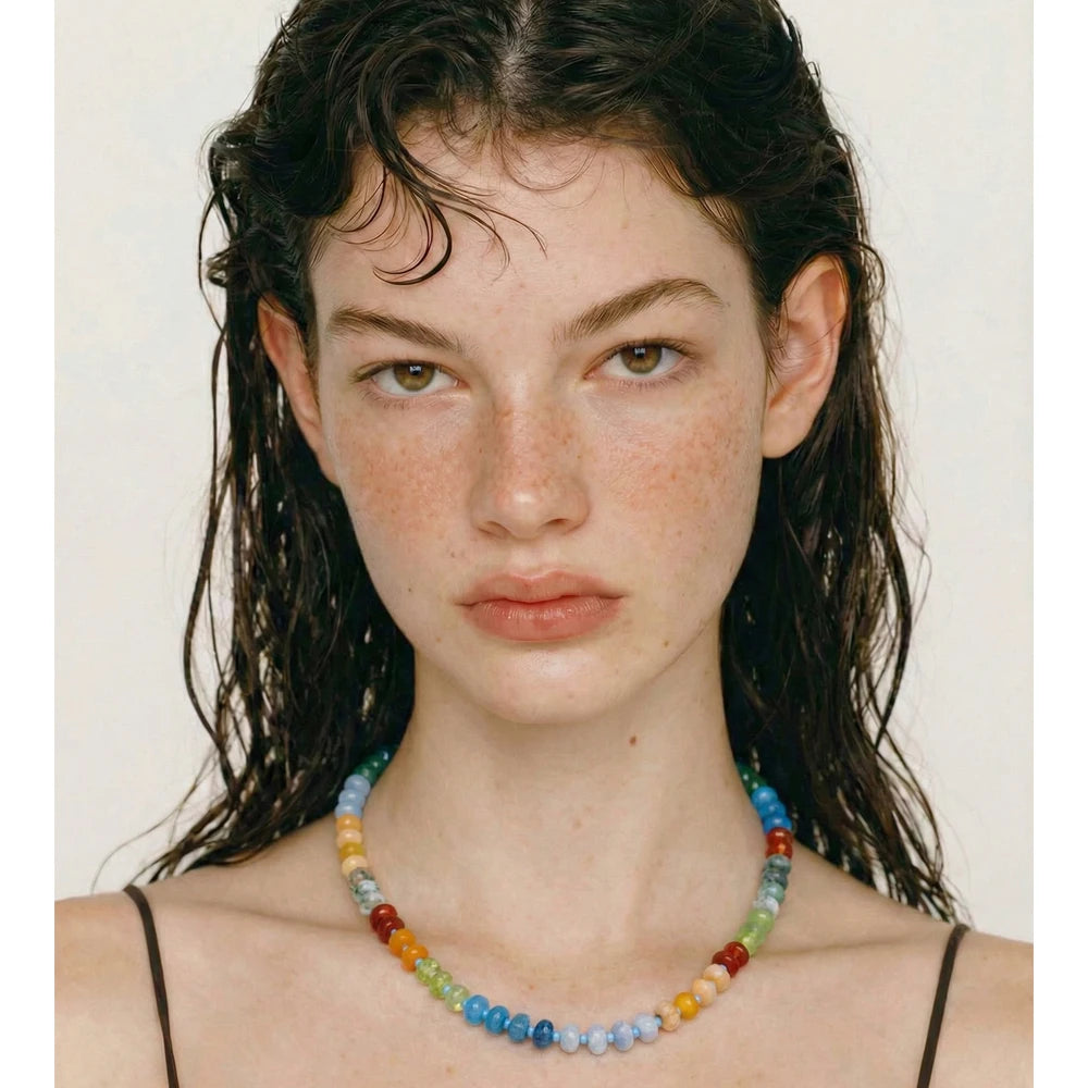 Natural stone beaded geometric necklace in gold-plated stainless steel with natural stone.