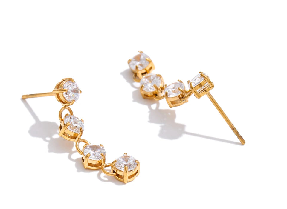 Cubic zirconia geometric chain earrings in gold-plated stainless steel with cubic zirconia.