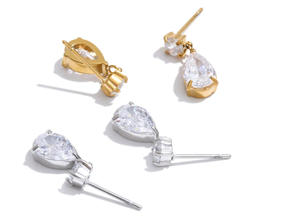 Cubic zirconia geometric earrings in gold-plated stainless steel with cubic zirconia.