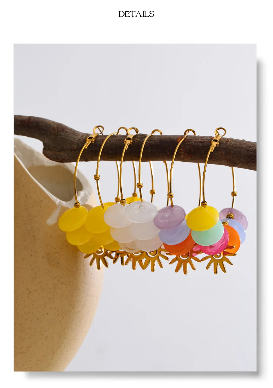 Resin sun geometric earrings in gold-plated stainless steel with resin.