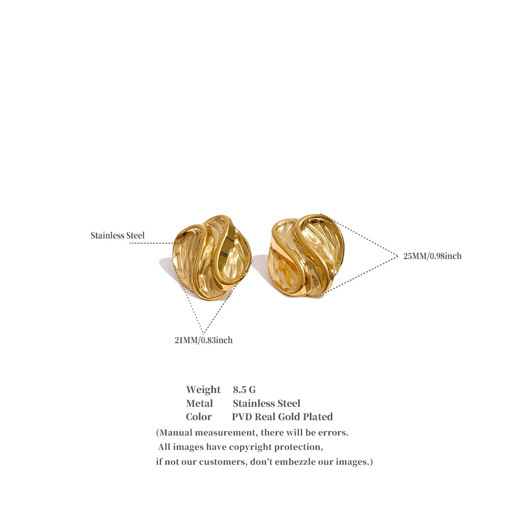 Geometric earrings in 18K gold-plated stainless steel.