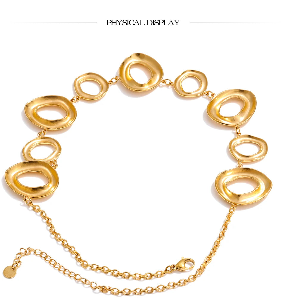 Cubic zirconia geometric chain necklace in gold-plated stainless steel with cubic zirconia.