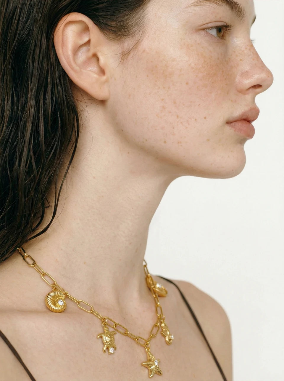 Cubic zirconia shell star necklace in gold-plated stainless steel with cubic zirconia and shell.
