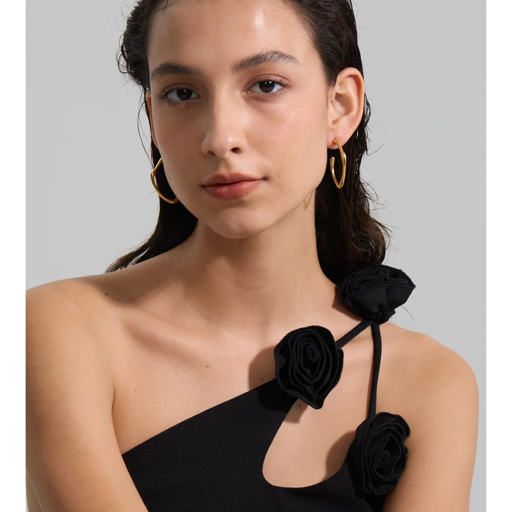 Minimalist geometric earrings in gold-plated stainless steel.