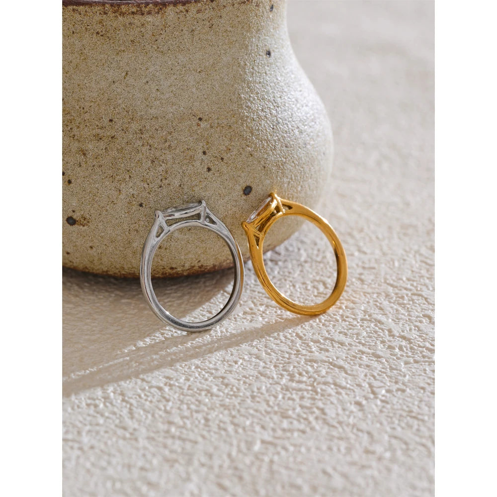 Cubic zirconia geometric ring in 18K gold-plated stainless steel with cubic zirconia.