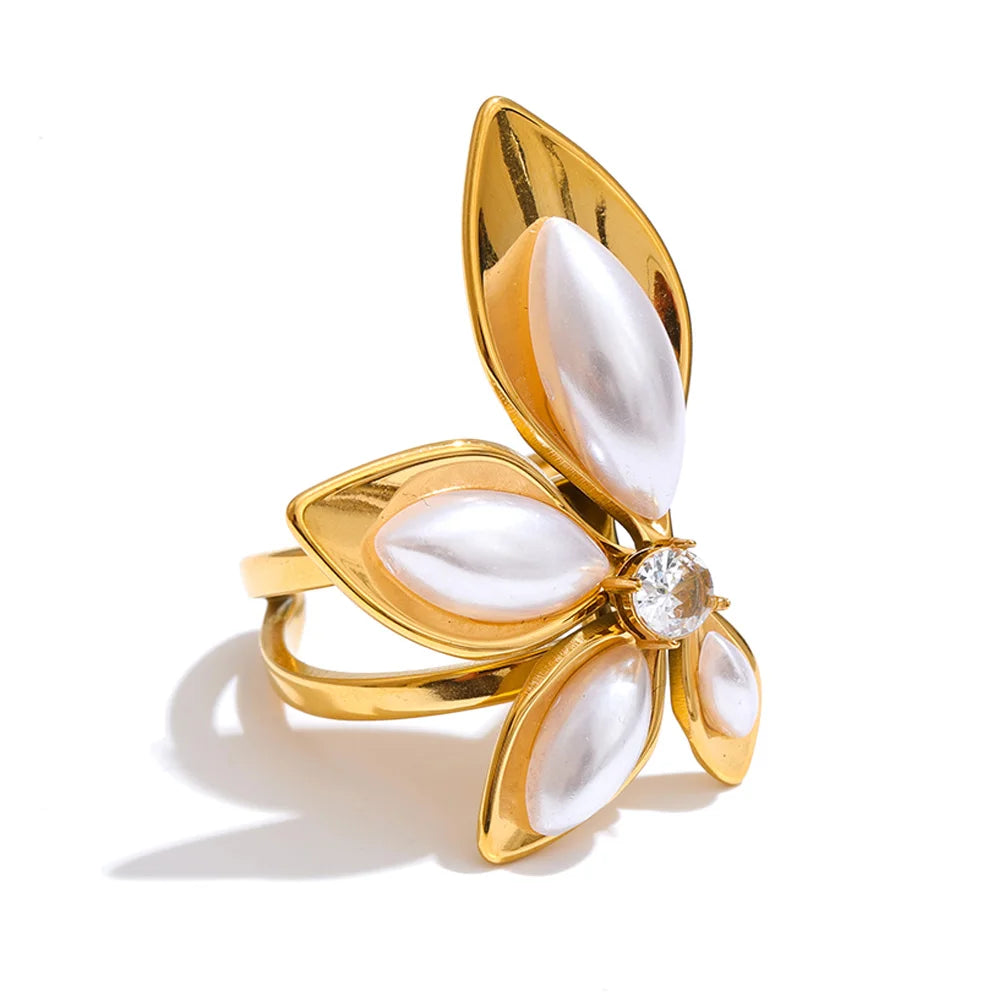 Pearl flower ring in 18K gold-plated stainless steel with pearl.
