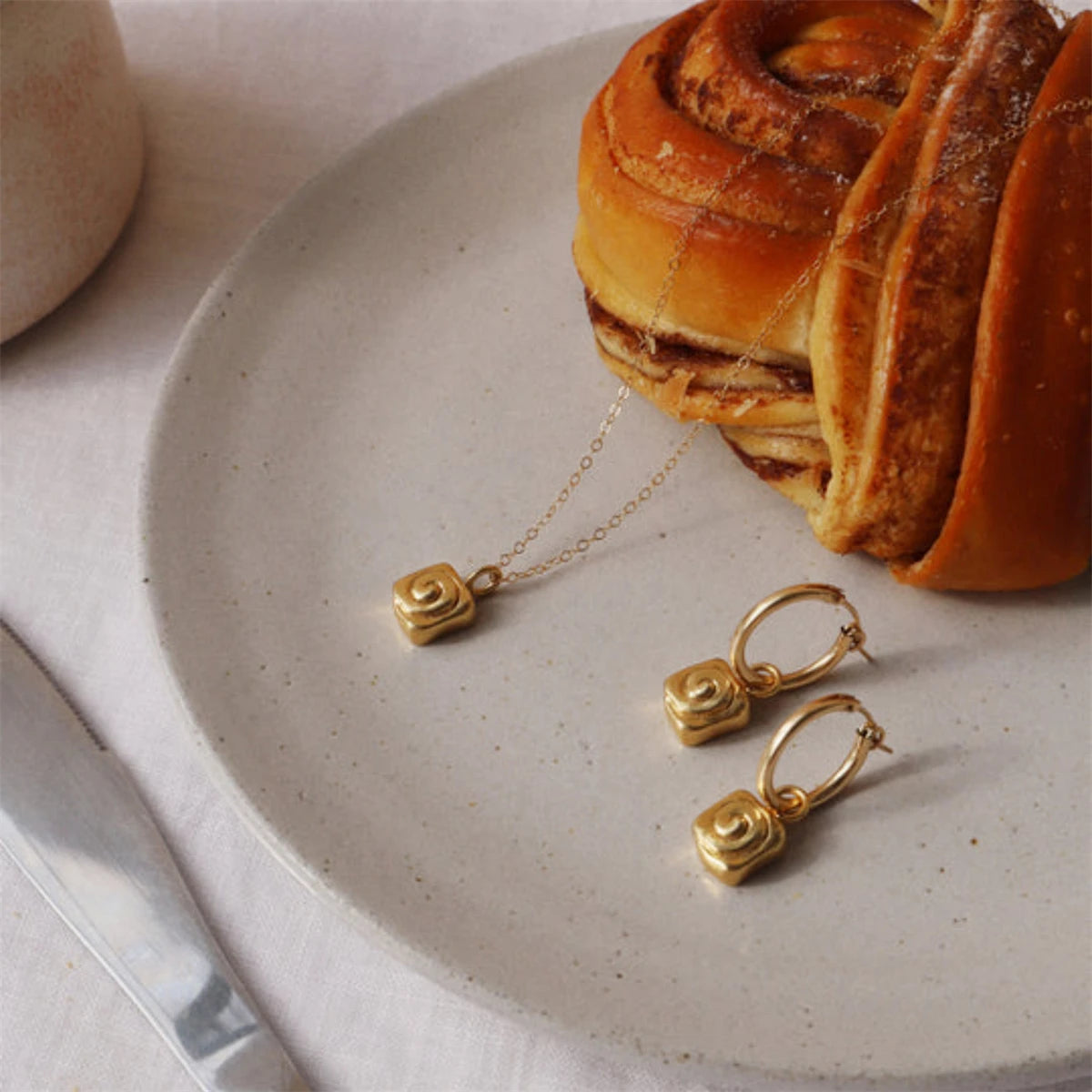 Hornbread earrings, salt pepper bread necklace, cinnamon roll earrings, gold-plated color preservation