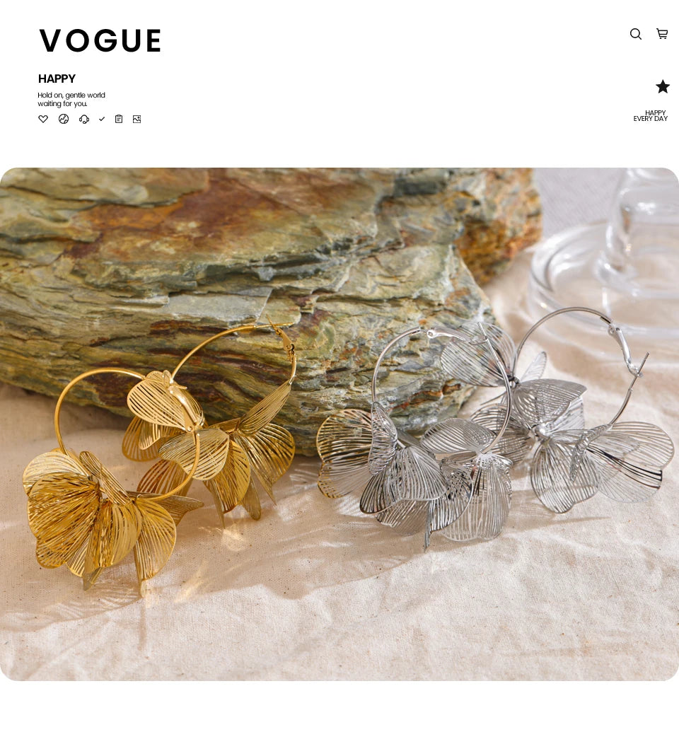 Flower geometric earrings in gold-plated stainless steel.