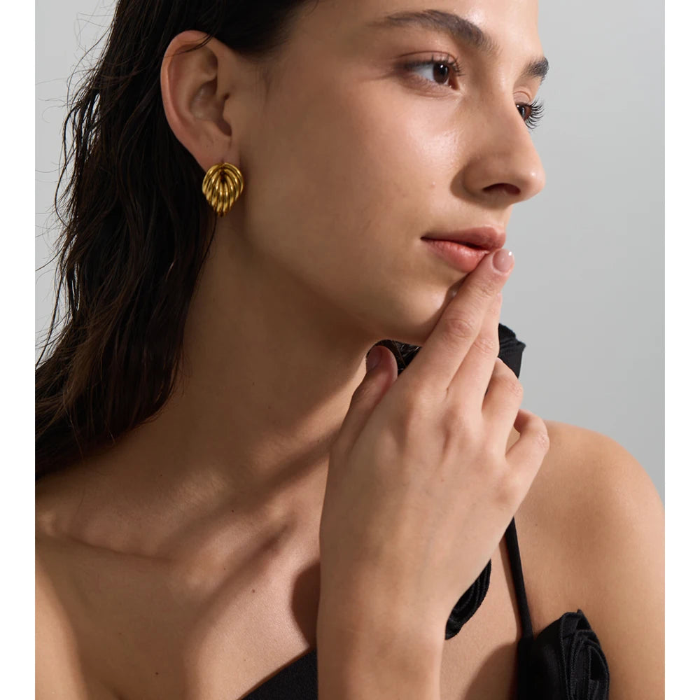 Geometric earrings in gold-plated stainless steel.