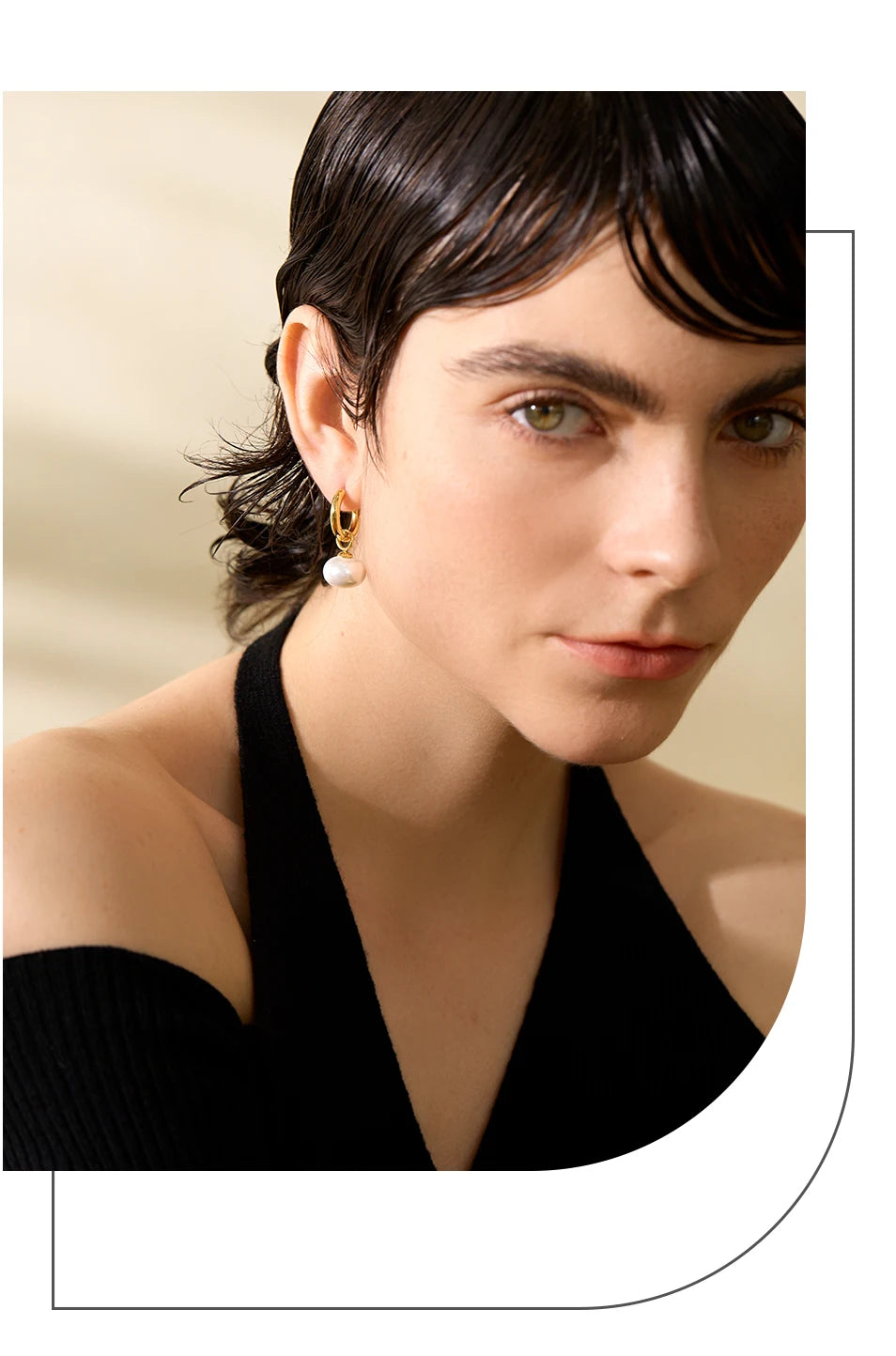 Pearl geometric earrings in gold-plated stainless steel with pearl.