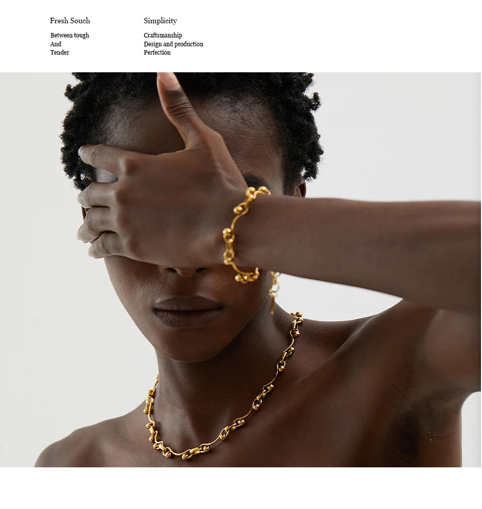 Geometric chain necklace in 18K gold-plated stainless steel.
