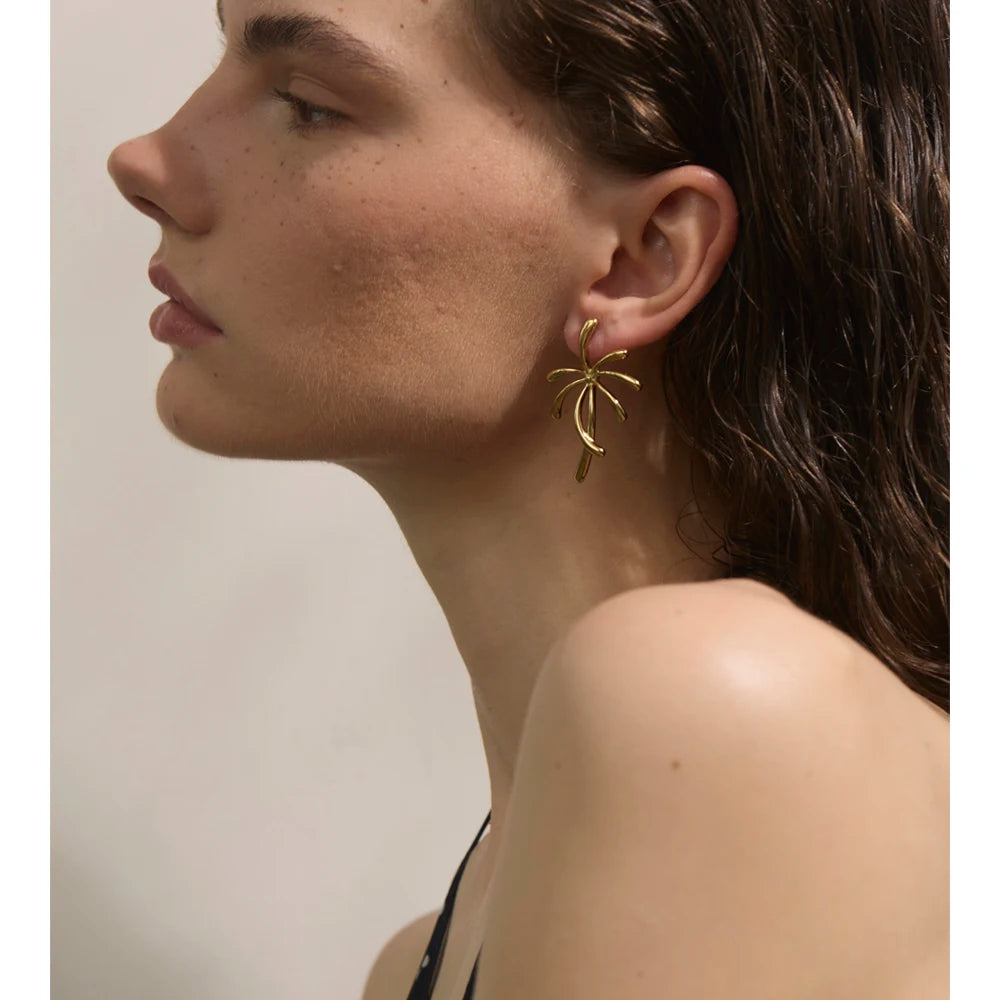 Geometric earrings in gold-plated stainless steel.