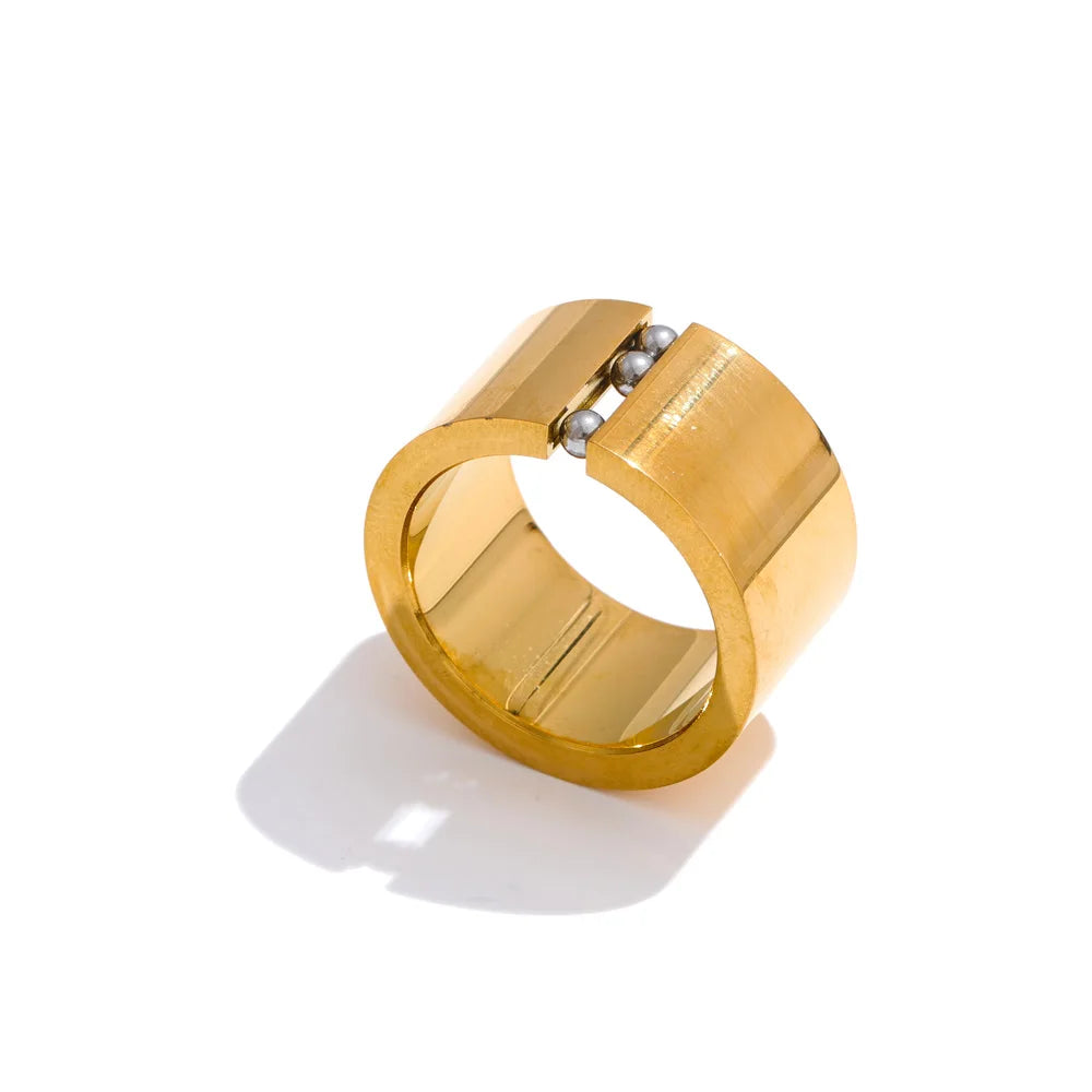 Geometric ring in gold-plated stainless steel.