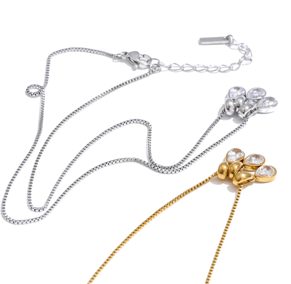 Cubic zirconia geometric necklace in gold-plated stainless steel with cubic zirconia.