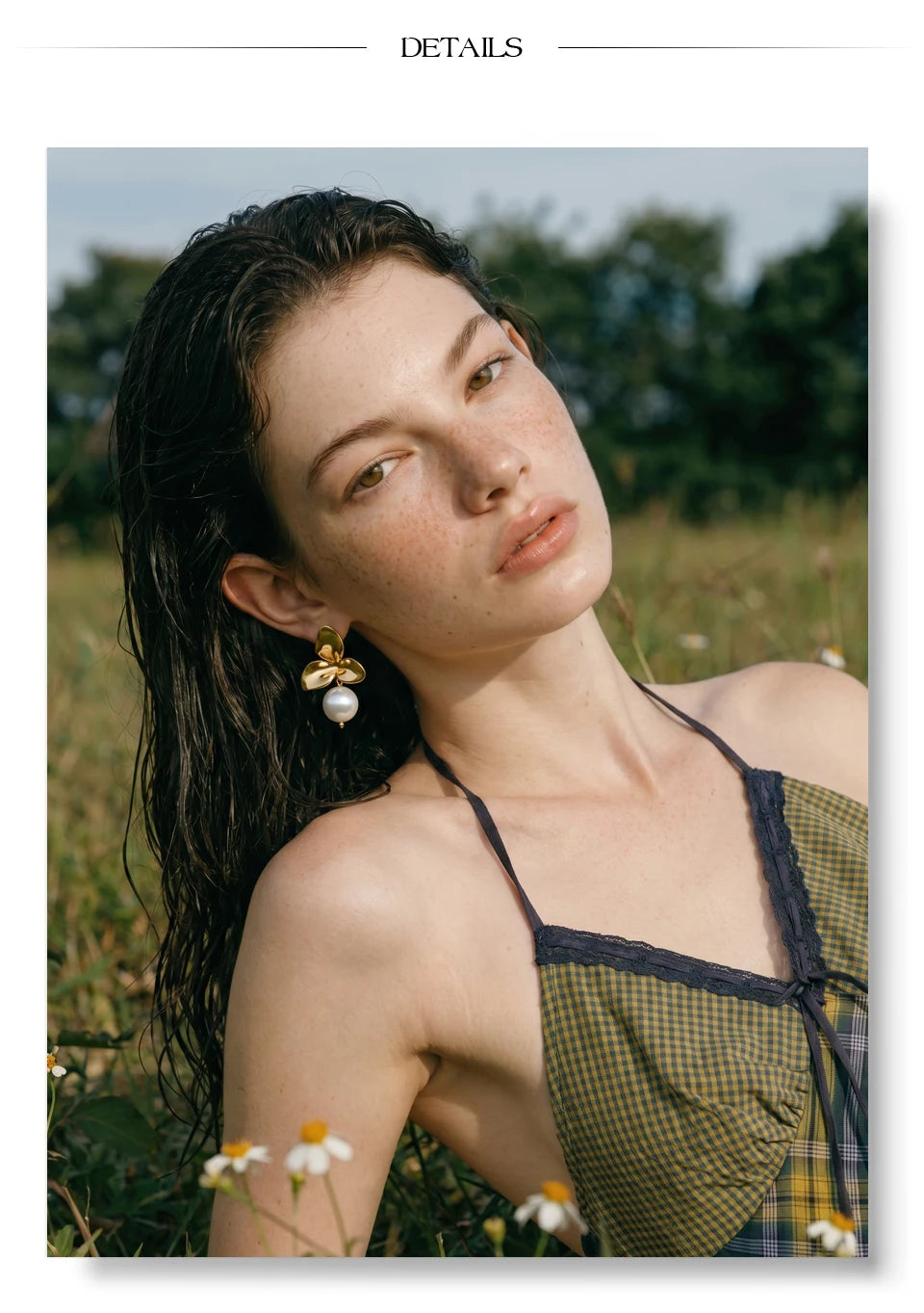 Pearl flower earrings in gold-plated stainless steel with pearl.