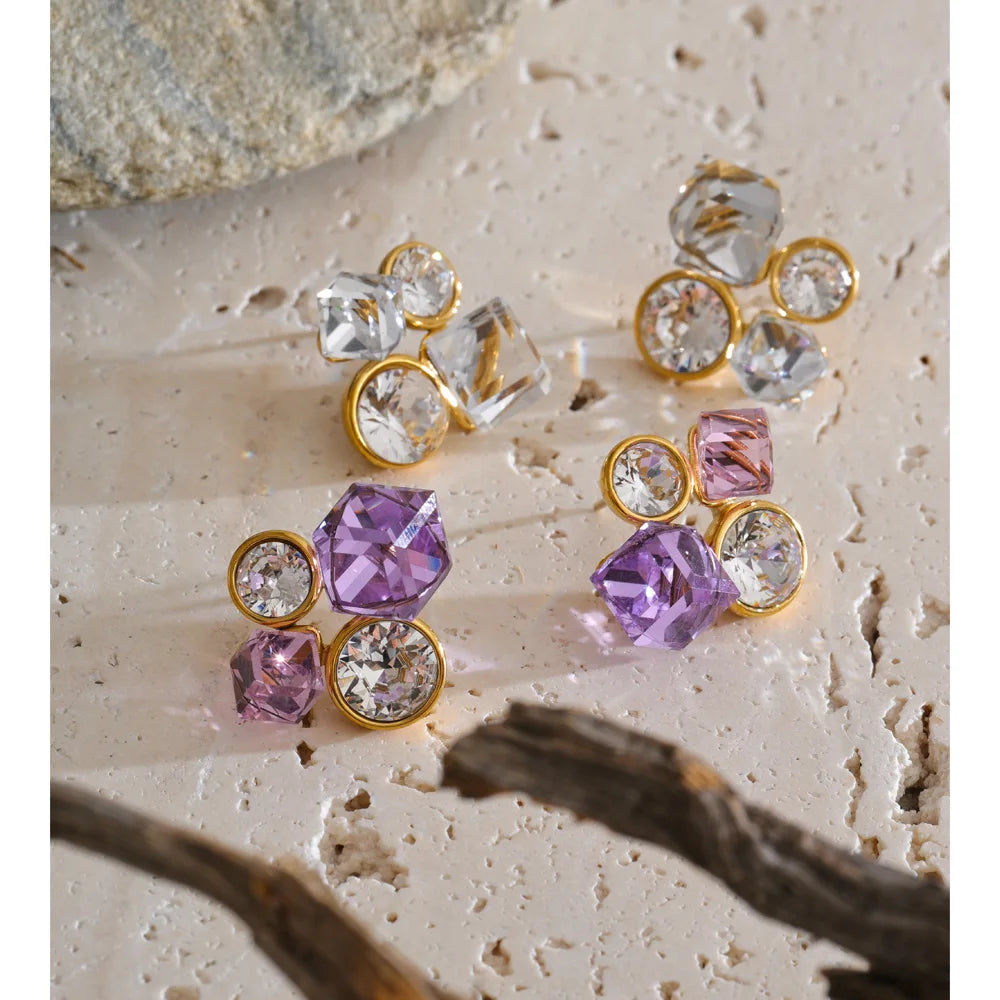 White crystal geometric earrings in gold-plated stainless steel with crystal.