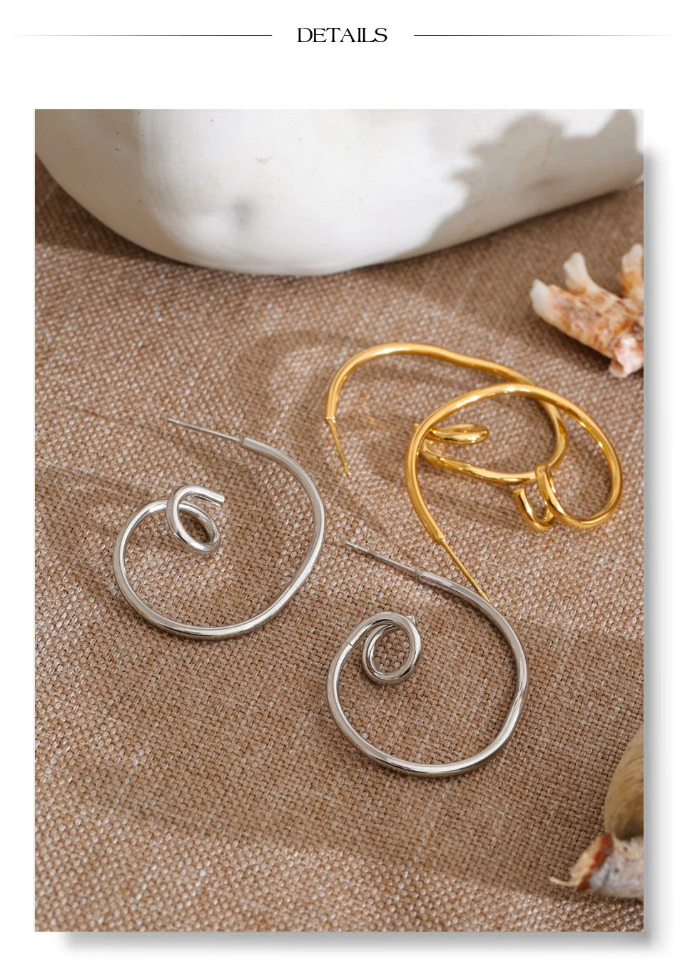 Geometric earrings in gold-plated stainless steel.
