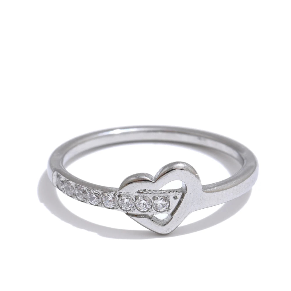 Cubic zirconia heart cross ring in 18K gold-plated stainless steel with cubic zirconia.