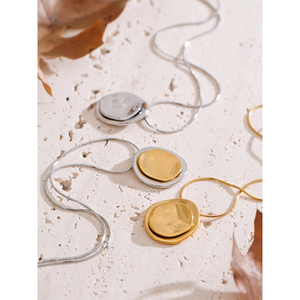 Coin geometric necklace in gold-plated stainless steel.