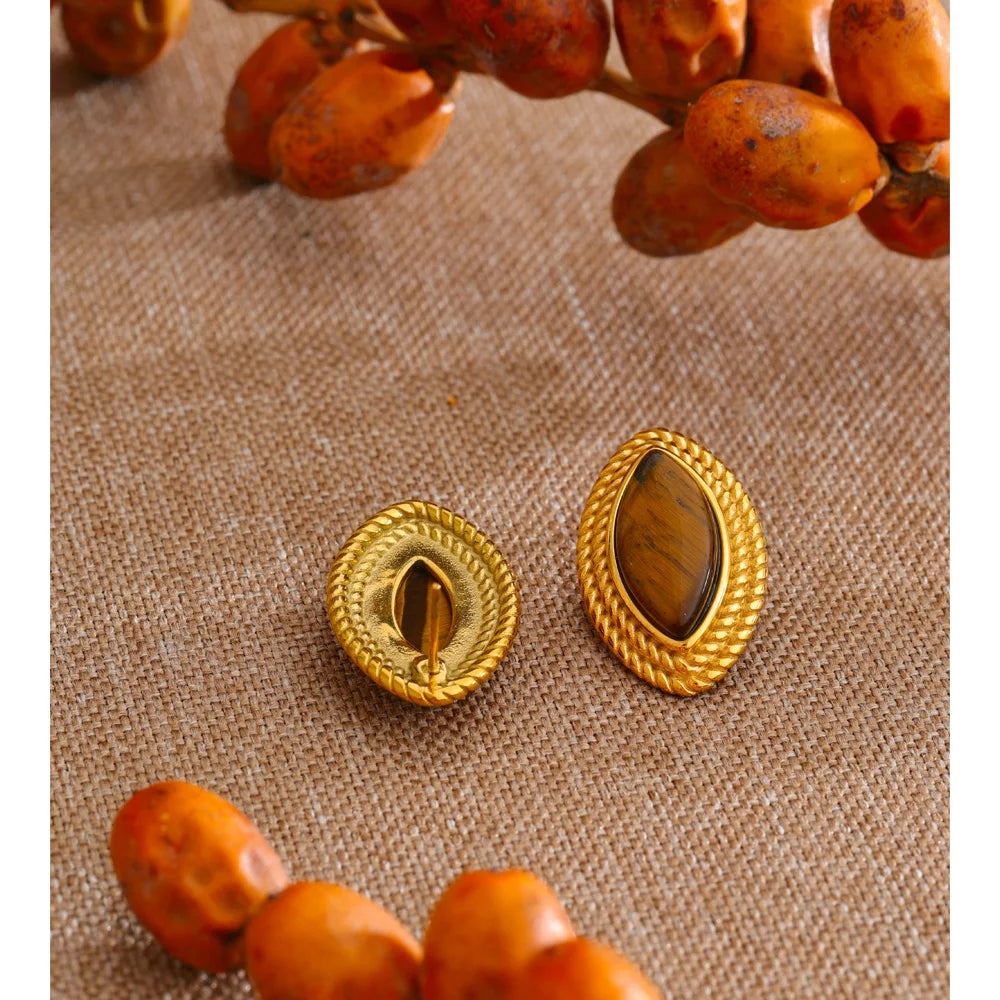 Natural stone geometric earrings in gold-plated stainless steel with natural stone.