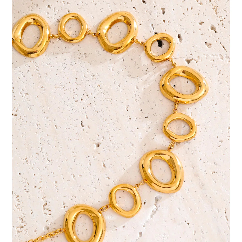 Cubic zirconia geometric chain necklace in gold-plated stainless steel with cubic zirconia.