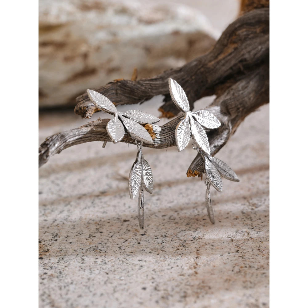 Geometric earrings in gold-plated stainless steel.