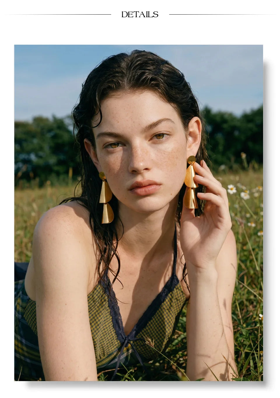 Geometric earrings in stainless steel.