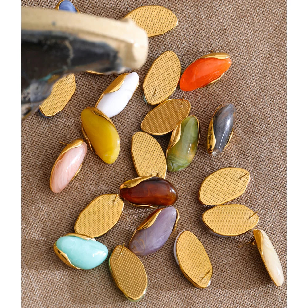Resin acrylic multi-color earrings in gold-plated stainless steel with resin and acrylic.