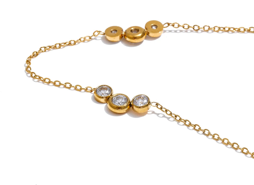 Cubic zirconia geometric chain necklace in gold-plated stainless steel with cubic zirconia.