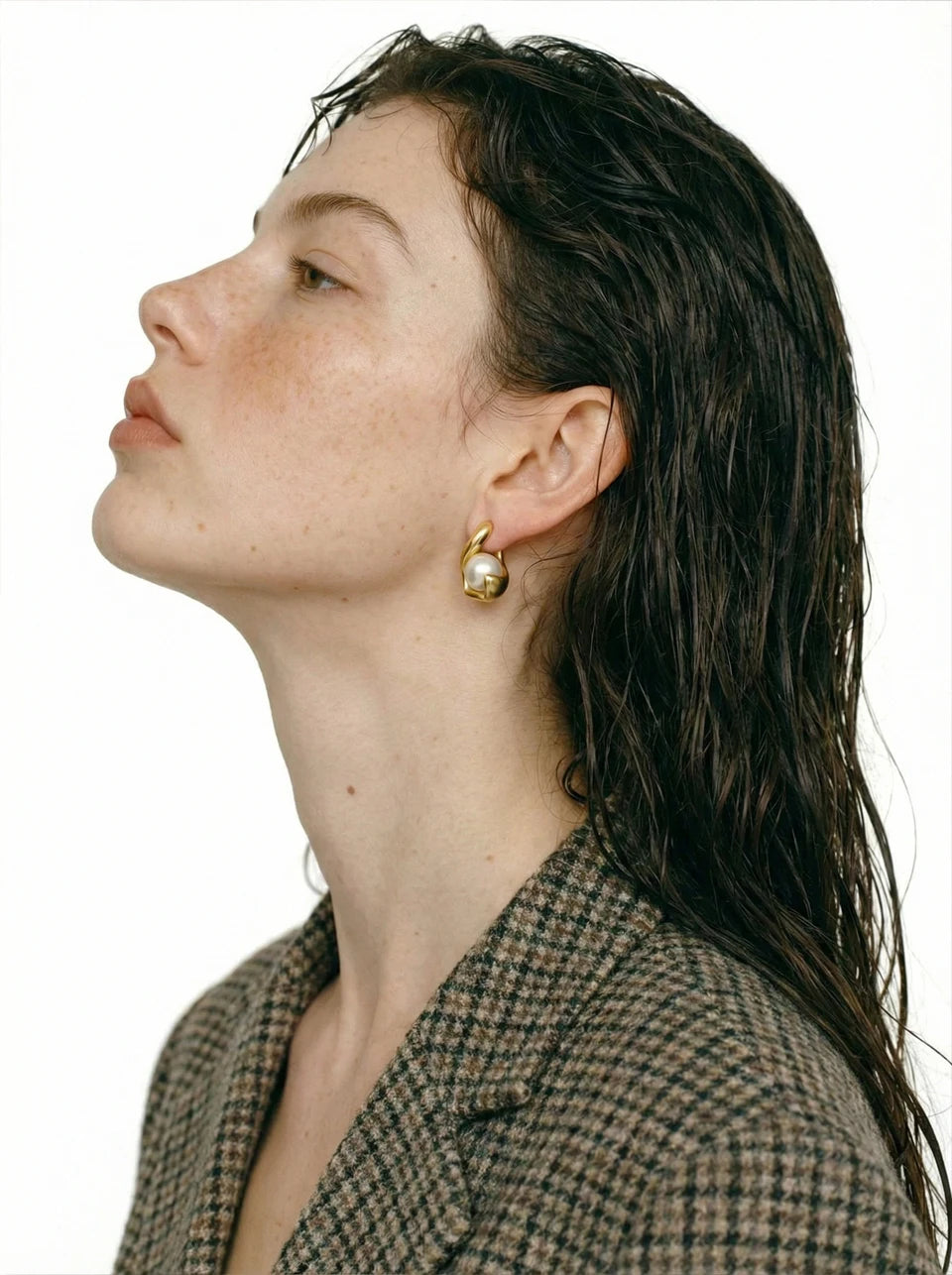 Pearl geometric earrings in gold-plated stainless steel with pearl.