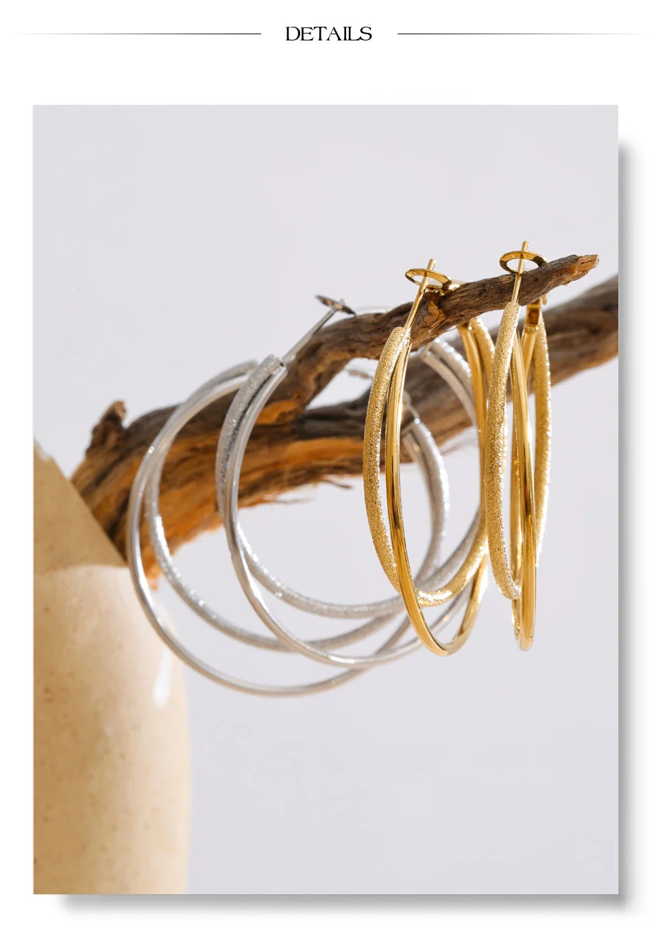 Geometric earrings in gold-plated stainless steel.