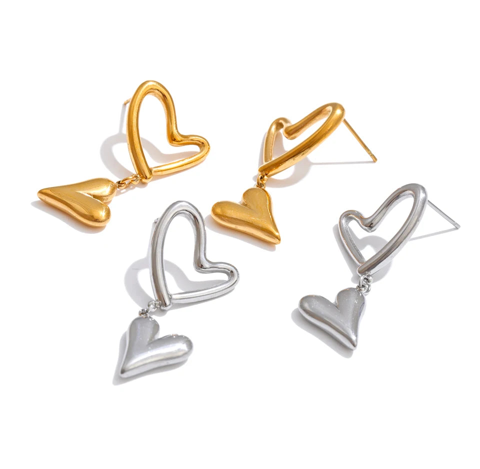 Heart earrings in gold-plated stainless steel.