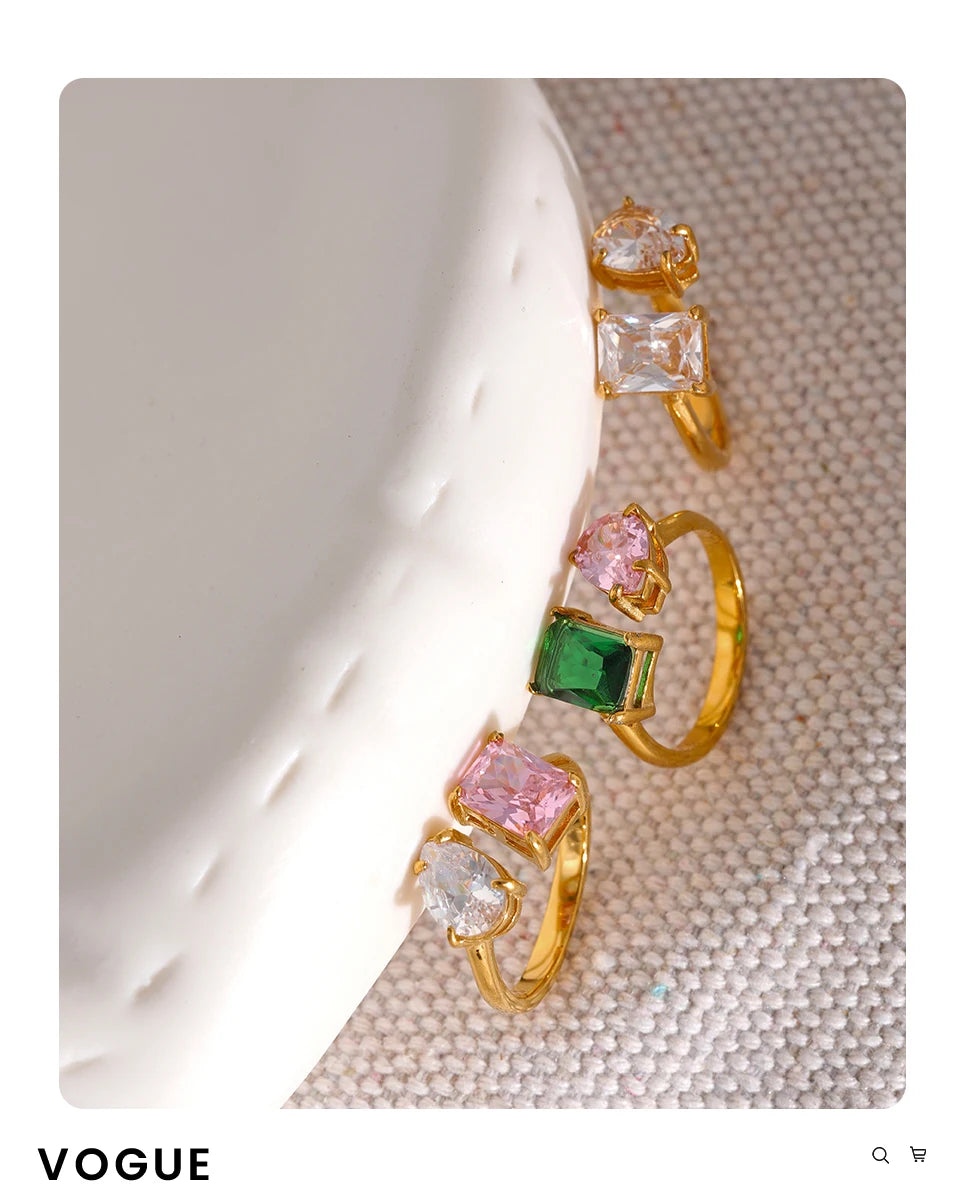 White cubic zirconia geometric ring in 18K gold-plated stainless steel with cubic zirconia.