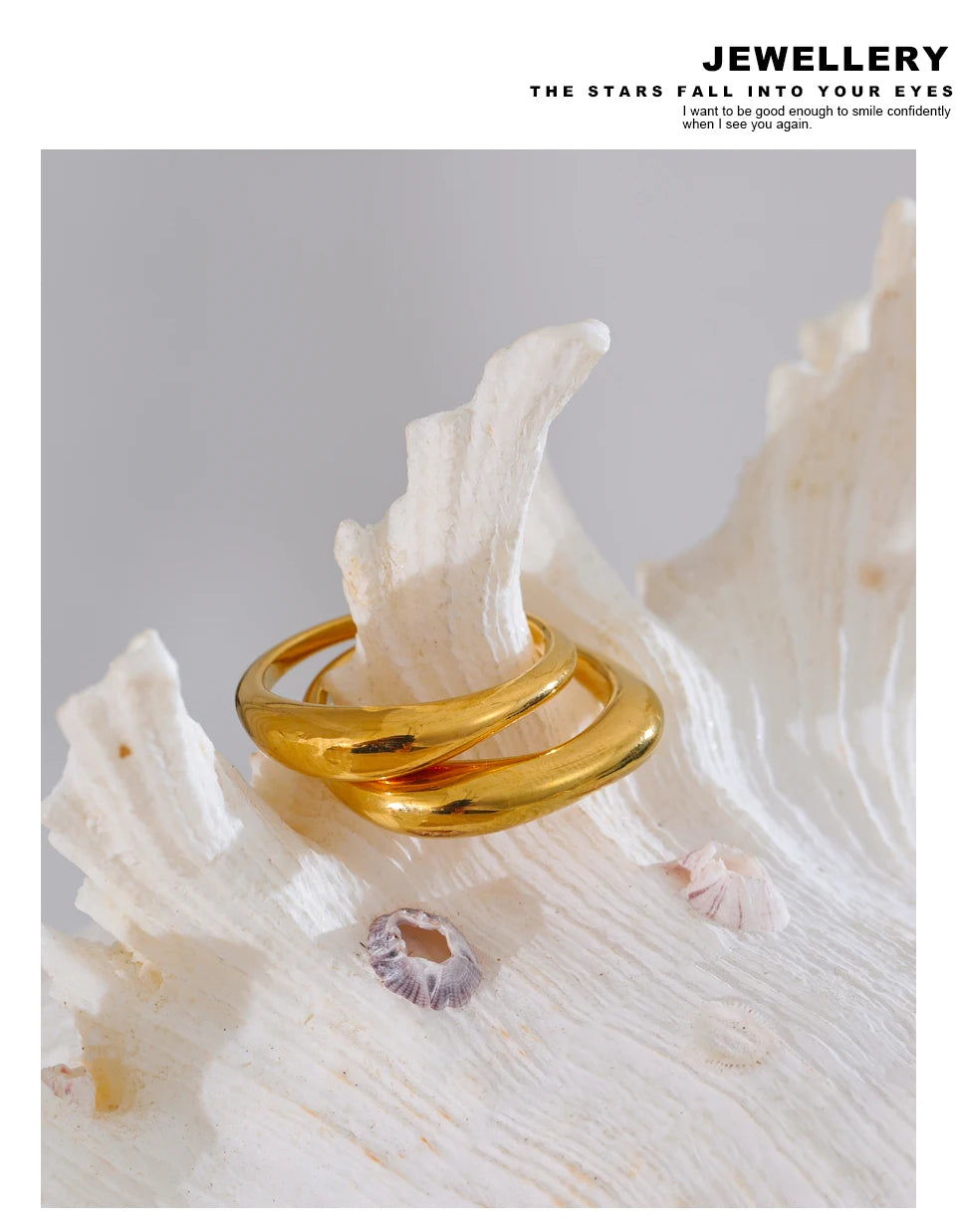 Hammered minimalist geometric ring in gold-plated stainless steel.