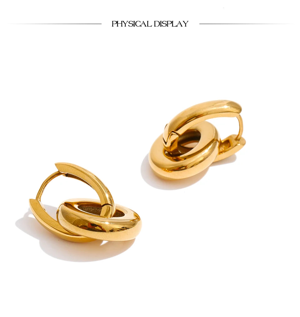 Geometric earrings in gold-plated stainless steel.