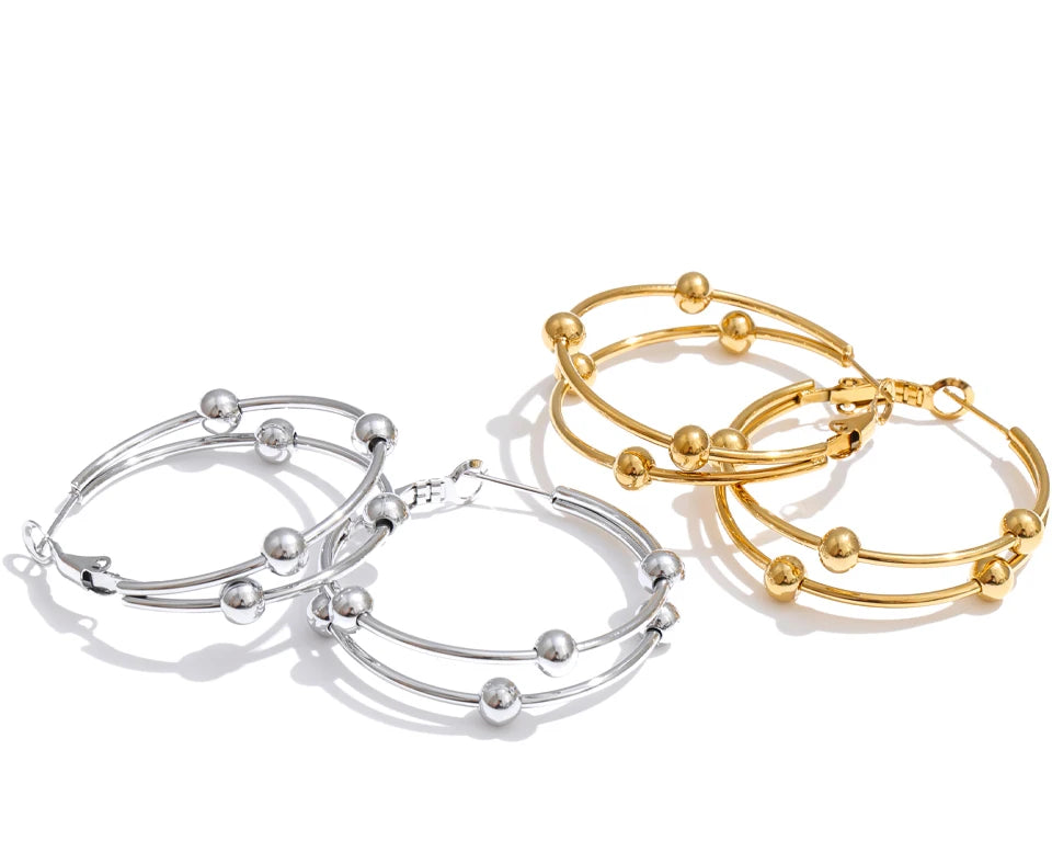 Geometric earrings in gold-plated stainless steel.