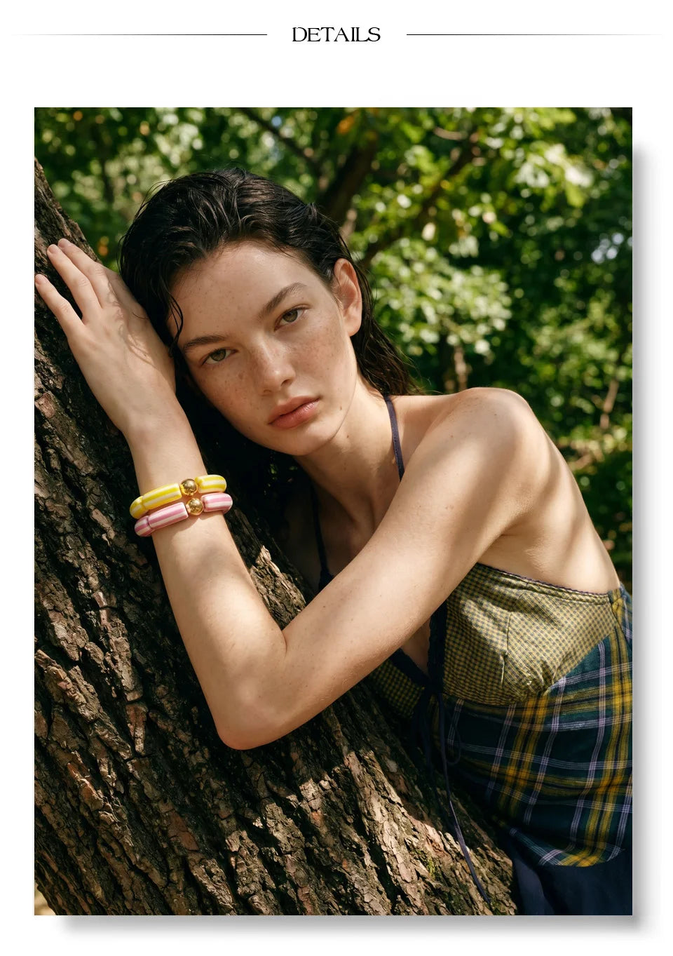 Resin acrylic multi-color bracelet in gold-plated stainless steel with resin and acrylic.