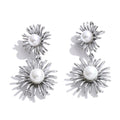 Pearl flower earrings in gold-plated stainless steel with pearl.
