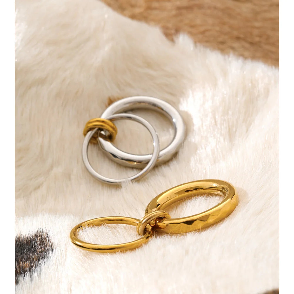 Geometric ring in 18K gold-plated stainless steel.
