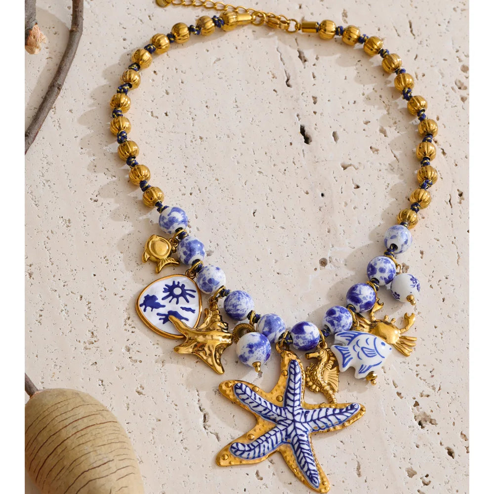 Star beaded geometric necklace in gold-plated stainless steel.