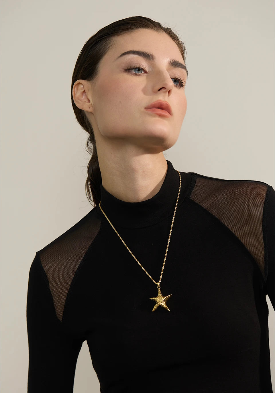 Star necklace in gold-plated 316L stainless steel.