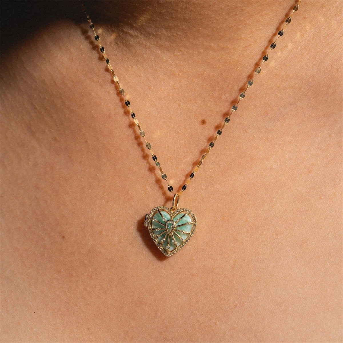 New Natural Stone Round Opening Necklace for Women with Peach Heart Opening, Gold Plated and Color Preserving