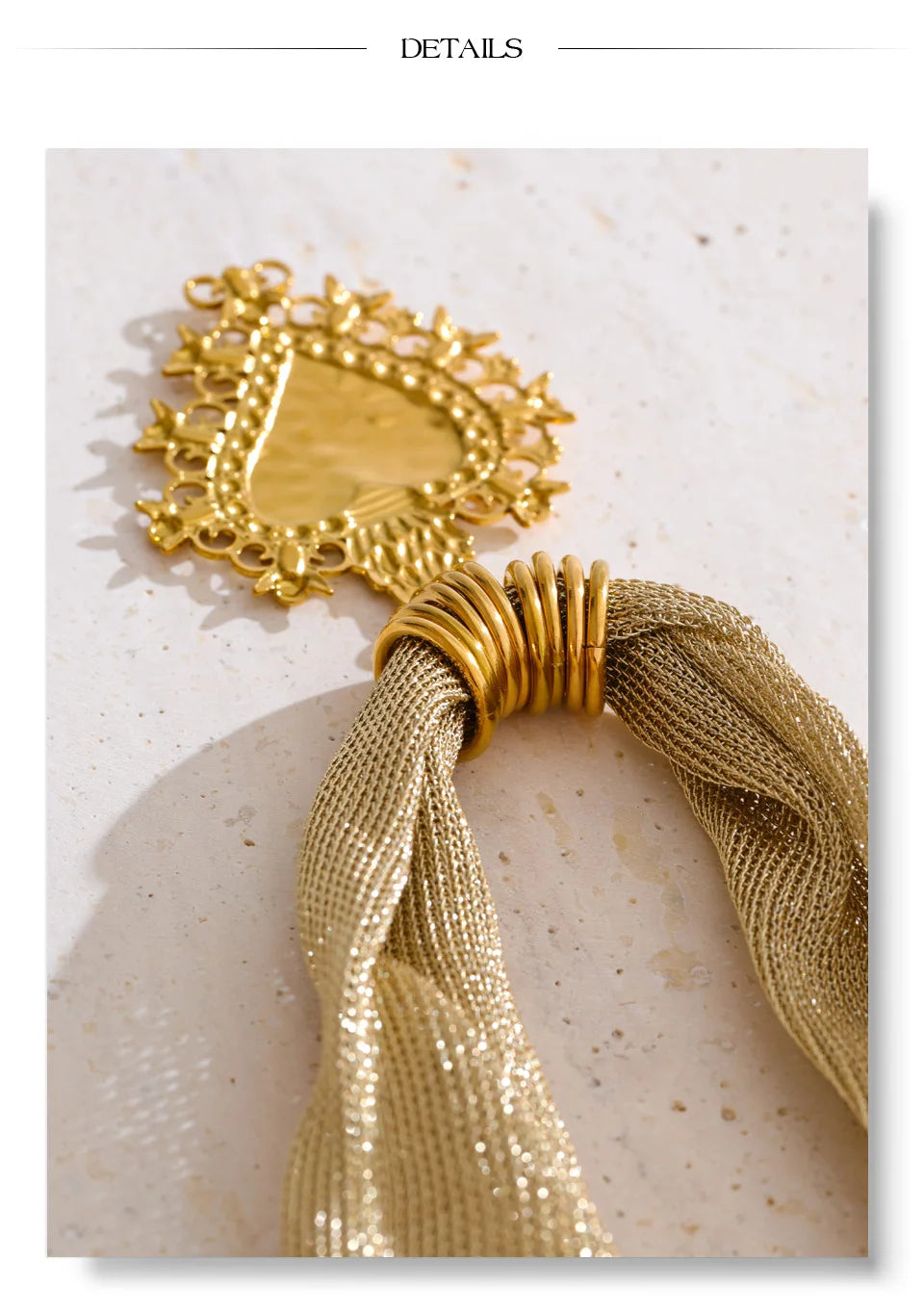 Heart chain necklace in gold-plated stainless steel.