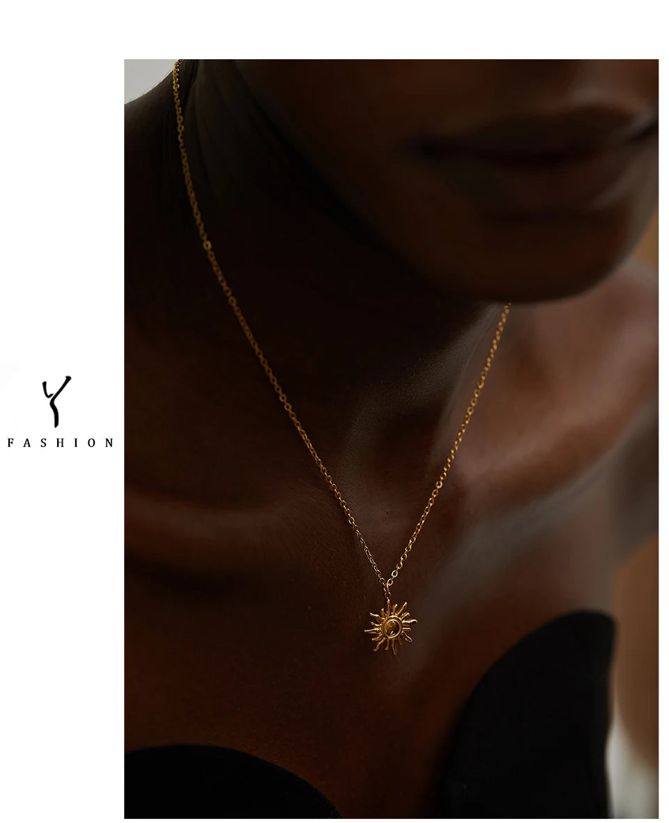 Sun geometric necklace in gold-plated stainless steel.