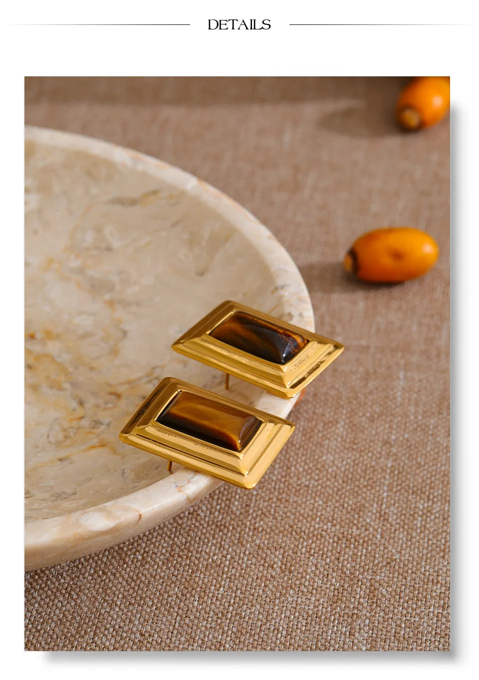 Natural stone geometric earrings in gold-plated stainless steel with natural stone.