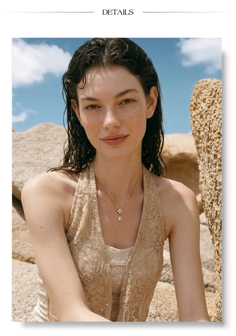 Cubic zirconia flower necklace in gold-plated stainless steel with cubic zirconia.